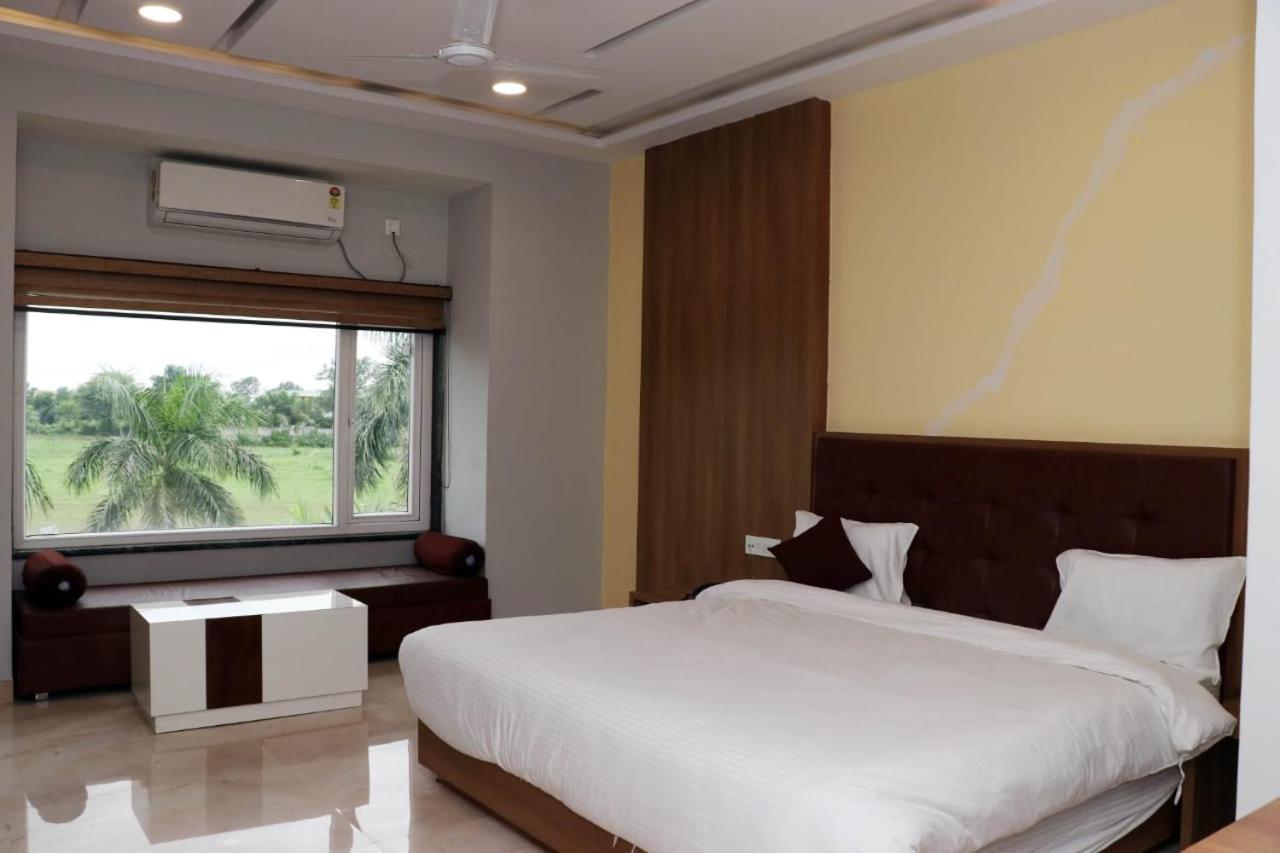 Hotel Savitri Signature Narsinghpur Exterior photo