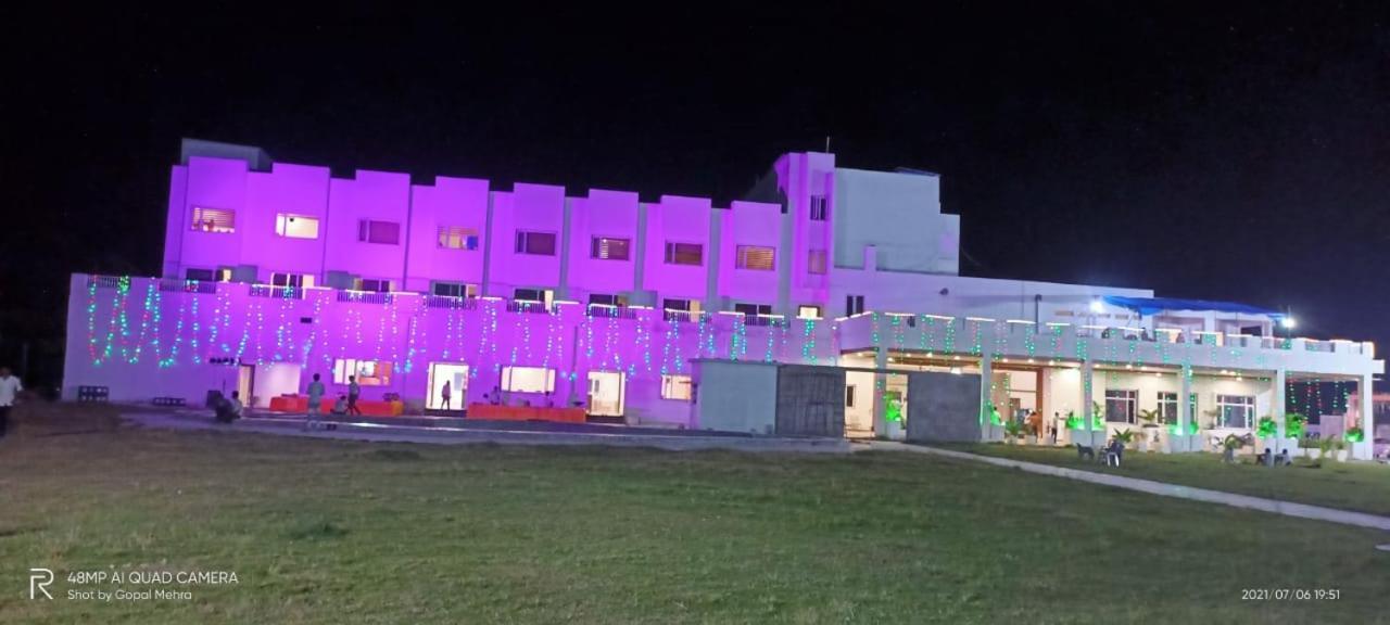 Hotel Savitri Signature Narsinghpur Exterior photo