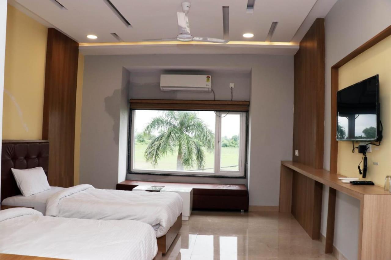 Hotel Savitri Signature Narsinghpur Exterior photo